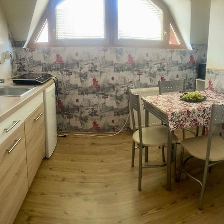 Aranylo Apartmanhaz ハイデゥソボスロー エクステリア 写真