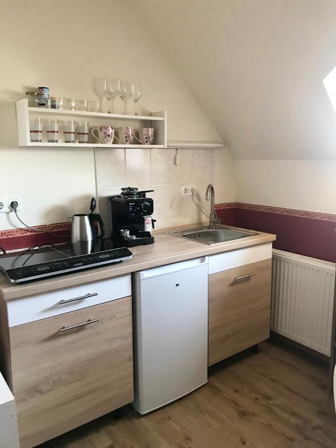 Aranylo Apartmanhaz ハイデゥソボスロー エクステリア 写真