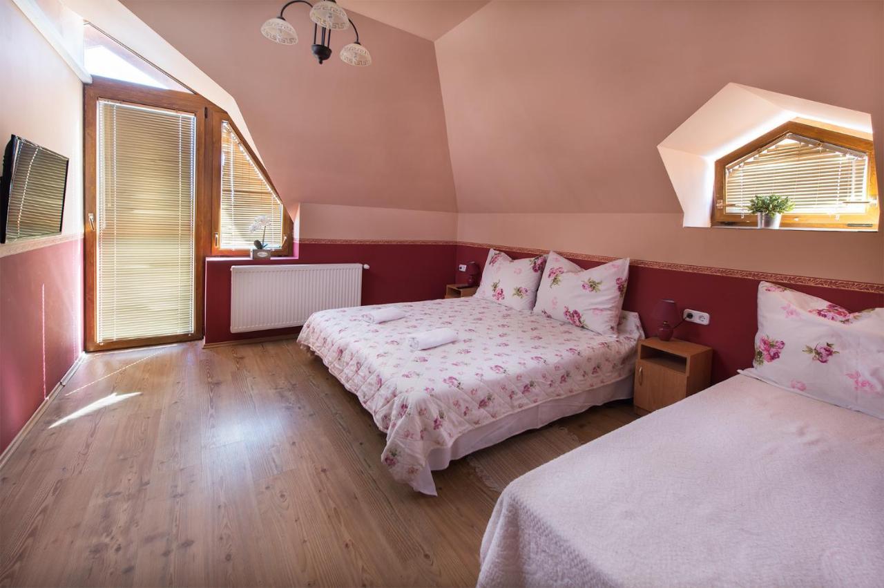 Aranylo Apartmanhaz ハイデゥソボスロー エクステリア 写真
