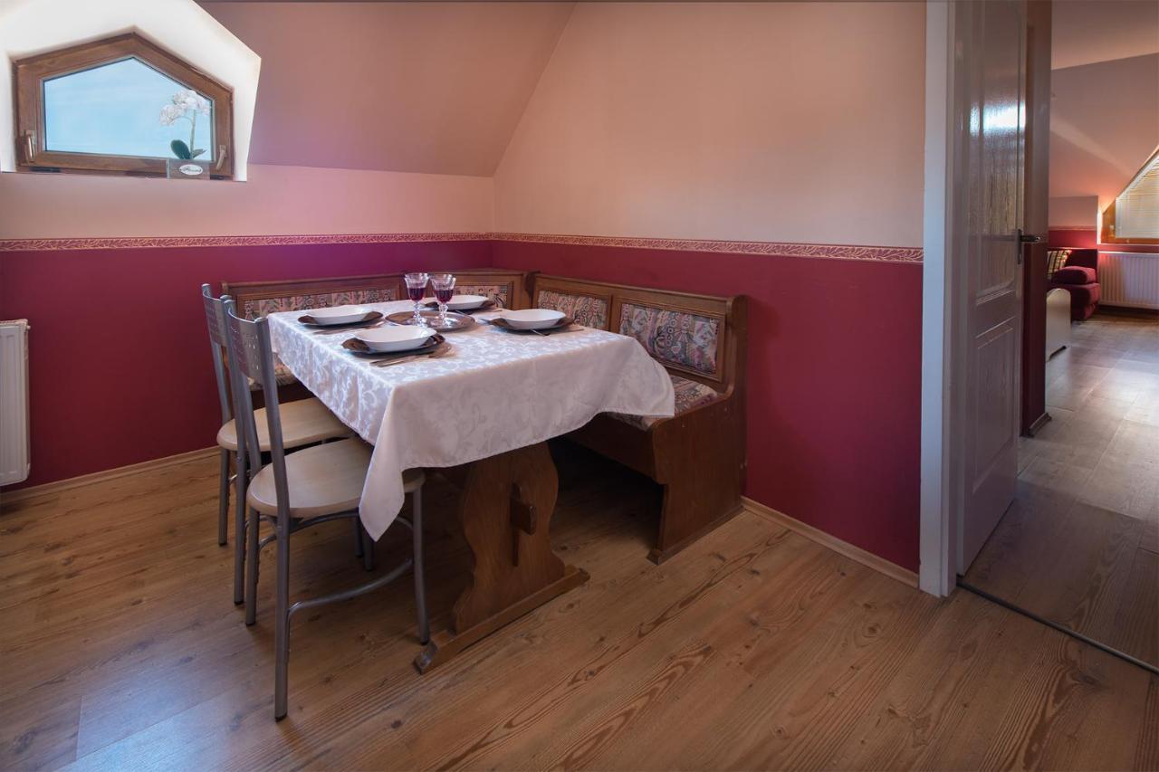Aranylo Apartmanhaz ハイデゥソボスロー エクステリア 写真